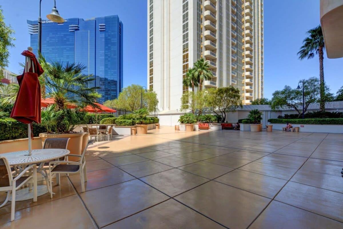 Mgm Signature-33-709 F1 Track & Strip View Balcony Casa de férias